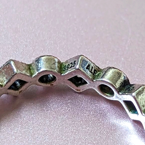 Pandora Alluring Brilliant Princess Ring - Picture 10 of 16